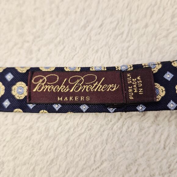 Brooks Brothers Makers Mens Silk Bow Tie Navy Blue Yellow Geometric Pattern - Picture 2 of 7